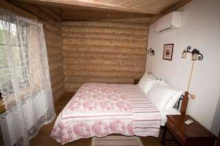 Гостиница Усадьба на Спасской Суздаль Двухместный номер Делюкс с 1 кроватью + дополнительная кровать-3